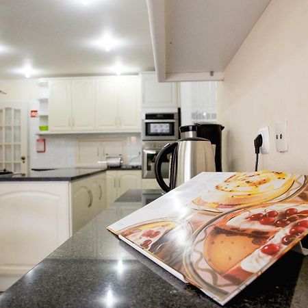 Help Yourself Hostels - Carcavelos Coast Luaran gambar